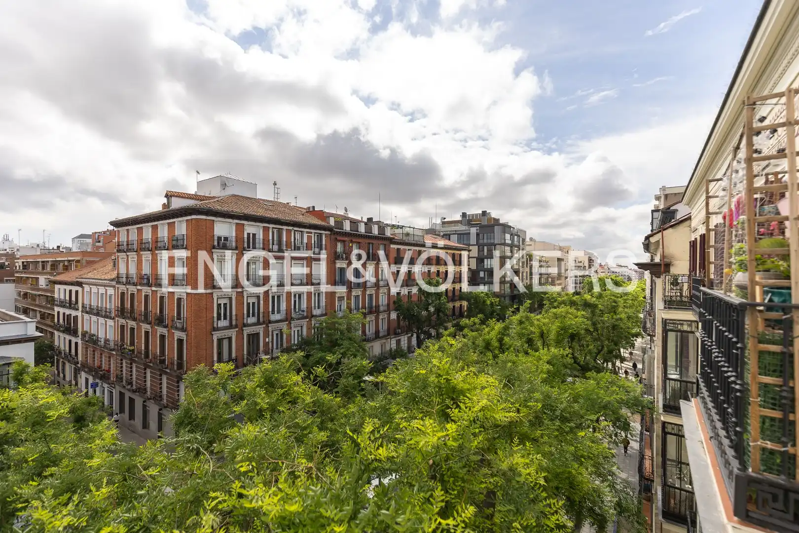 Vista exterior de Pis de lloguer en Madrid amb Aire condicionat, Calefacció i Balcó