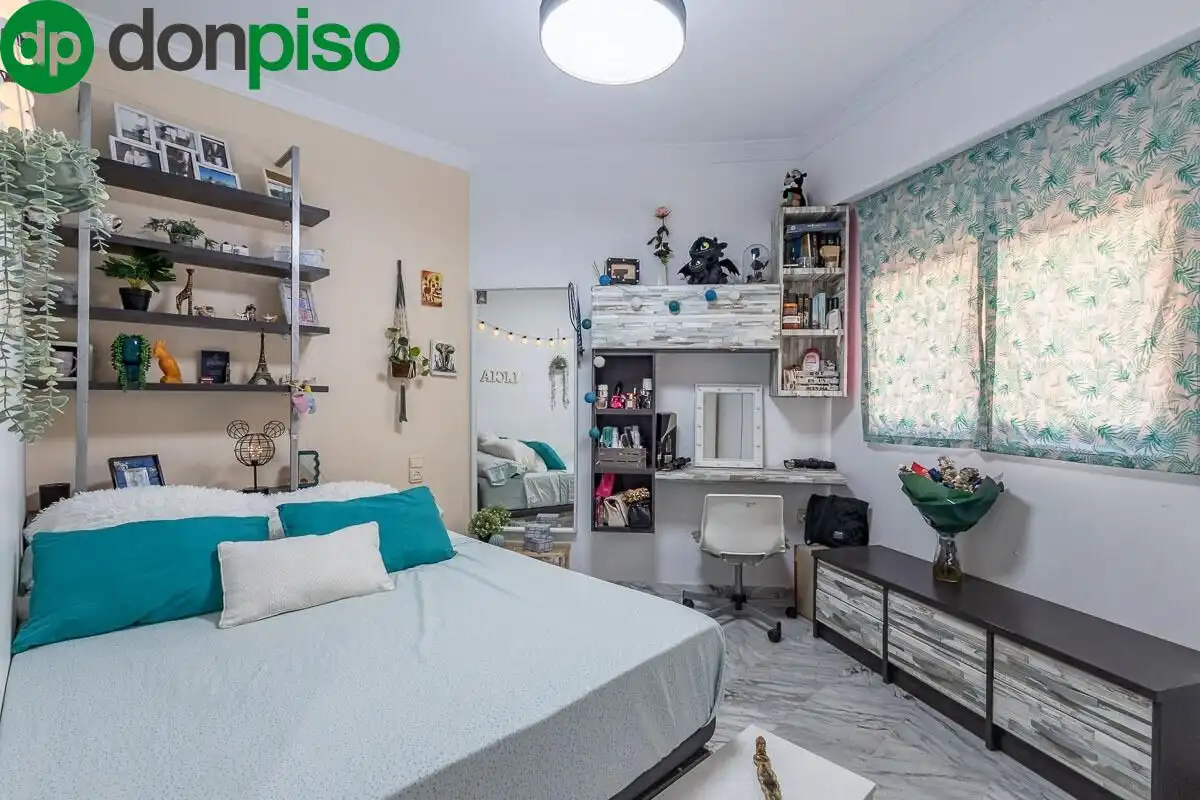 Schlafzimmer von Wohnung zum Verkauf in Granada mit Klimaanlage und Terrasse