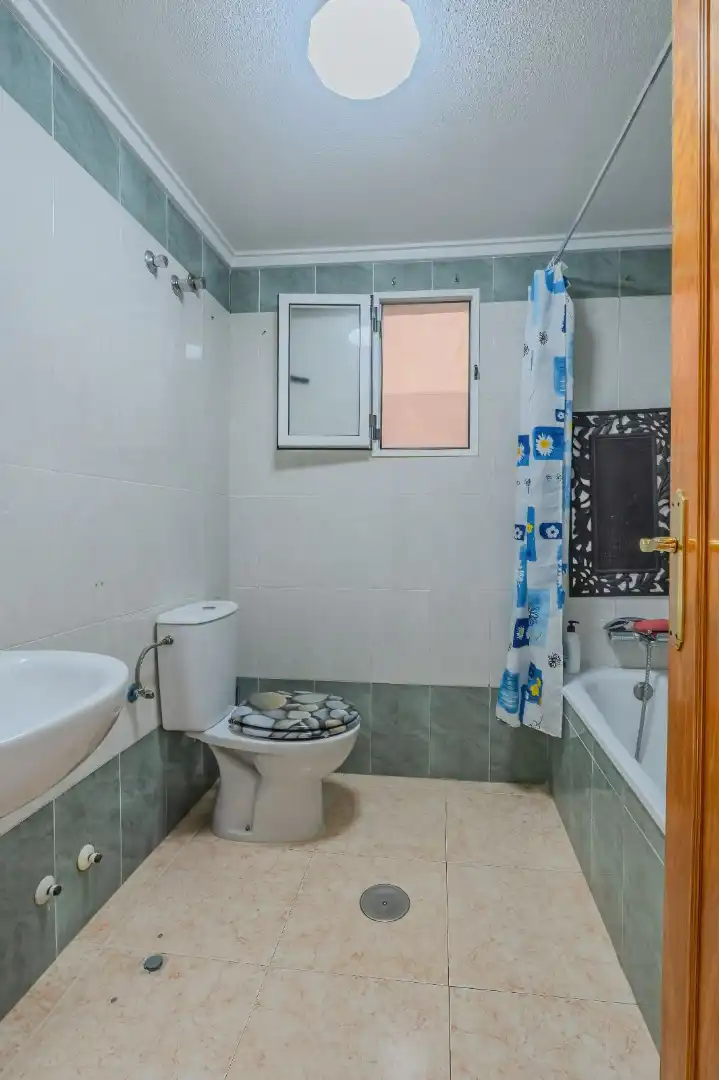 Badezimmer von Wohnung zum Verkauf in Torrevieja mit Möbliert