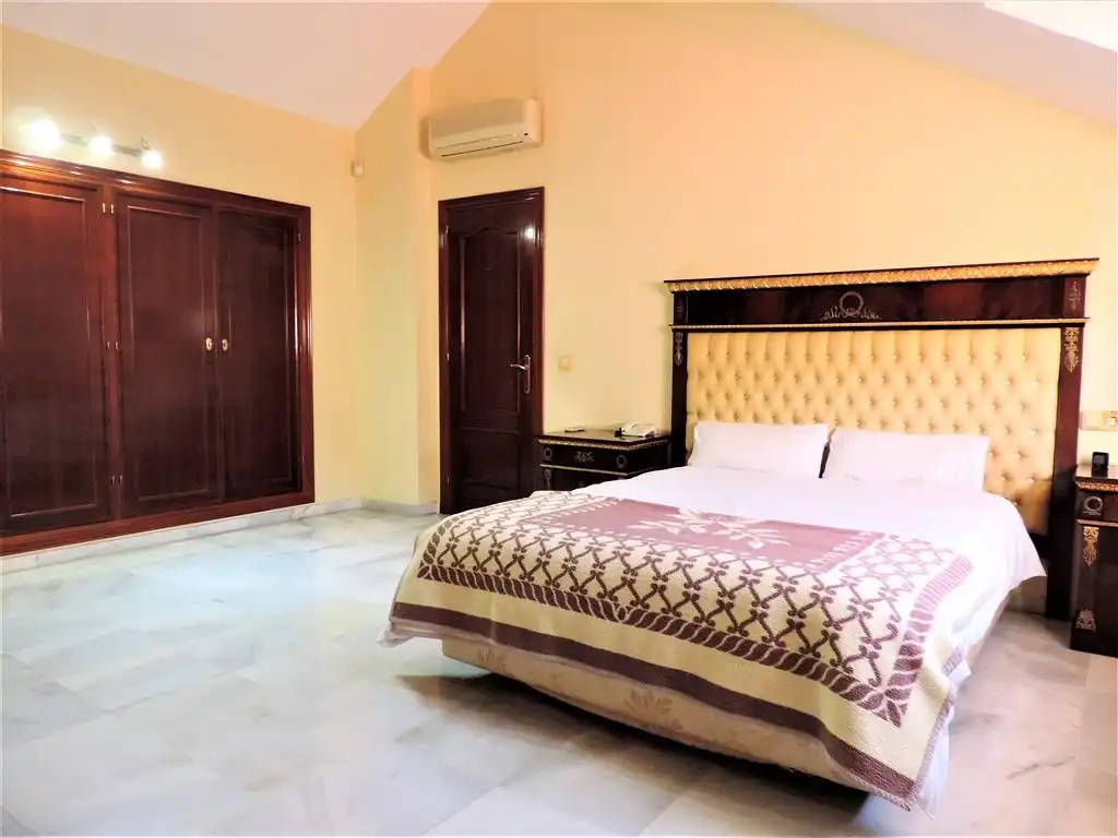 Schlafzimmer von Maisonette zum Verkauf in Fuengirola mit Klimaanlage, Terrasse und Gemeinschaftspool
