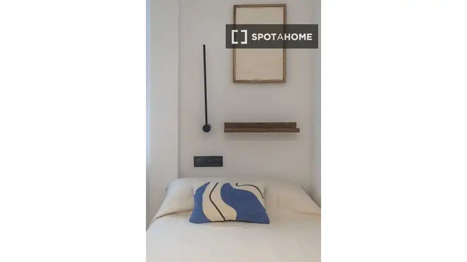 Habitación de Piso de alquiler en Valencia con Aire acondicionado, Calefacción y Amueblado