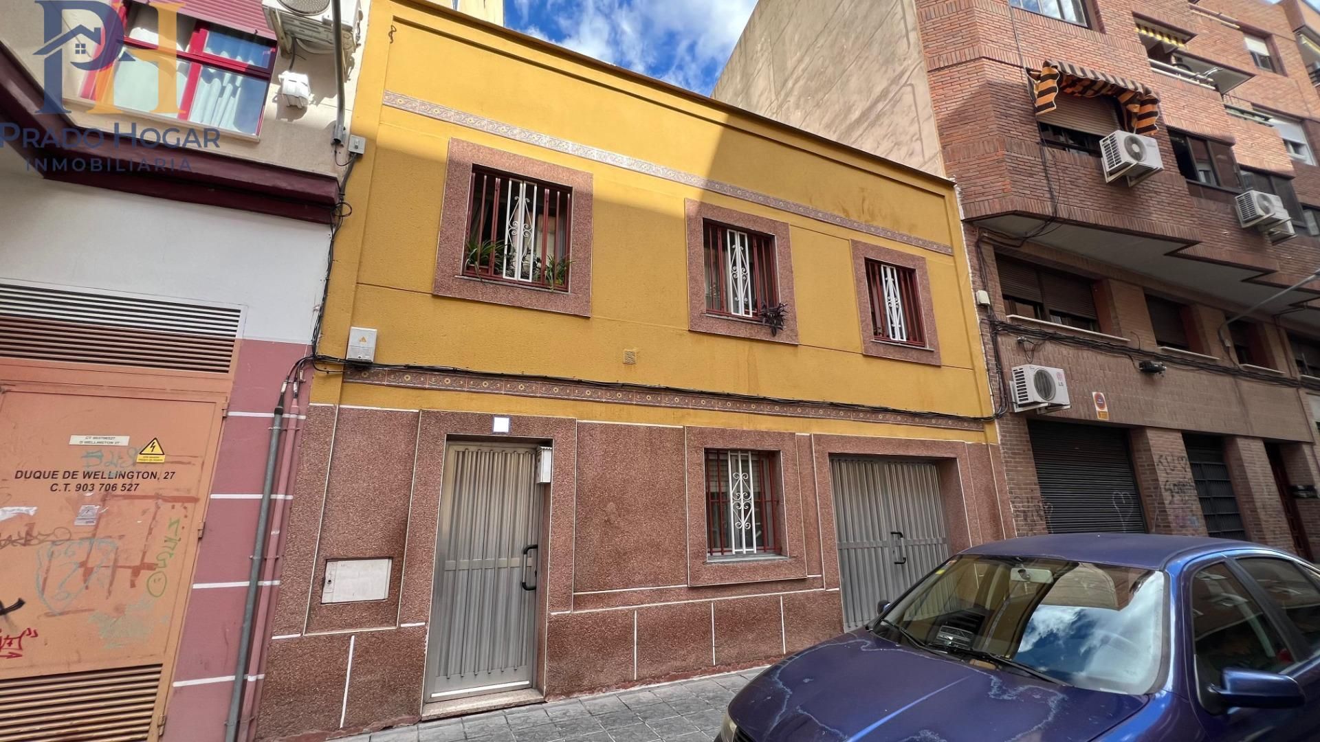 Vista exterior de Casa o xalet en venda en Talavera de la Reina amb Aire condicionat, Calefacció i Jardí privat