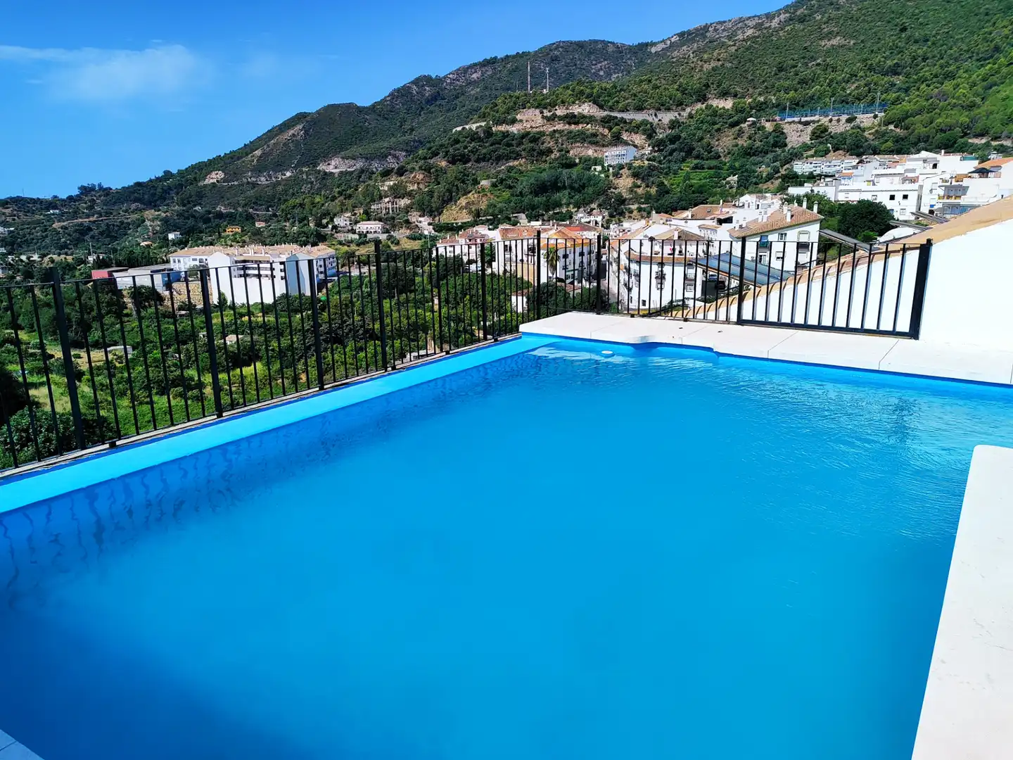 Piscina de Dúplex en venta en Ojén con Aire acondicionado, Terraza y Trastero