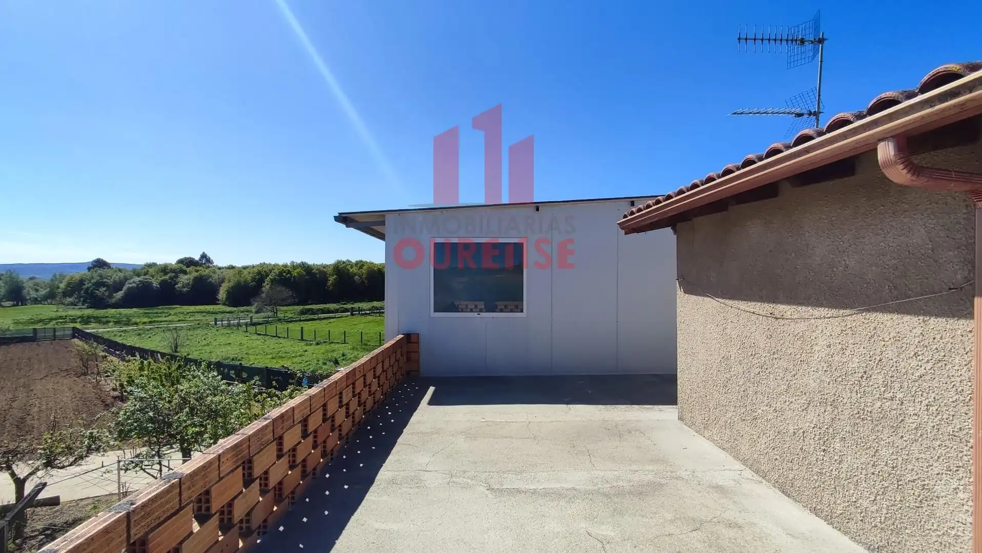 Vista exterior de Casa o xalet en venda en Xunqueira de Ambía amb Jardí privat i Balcó
