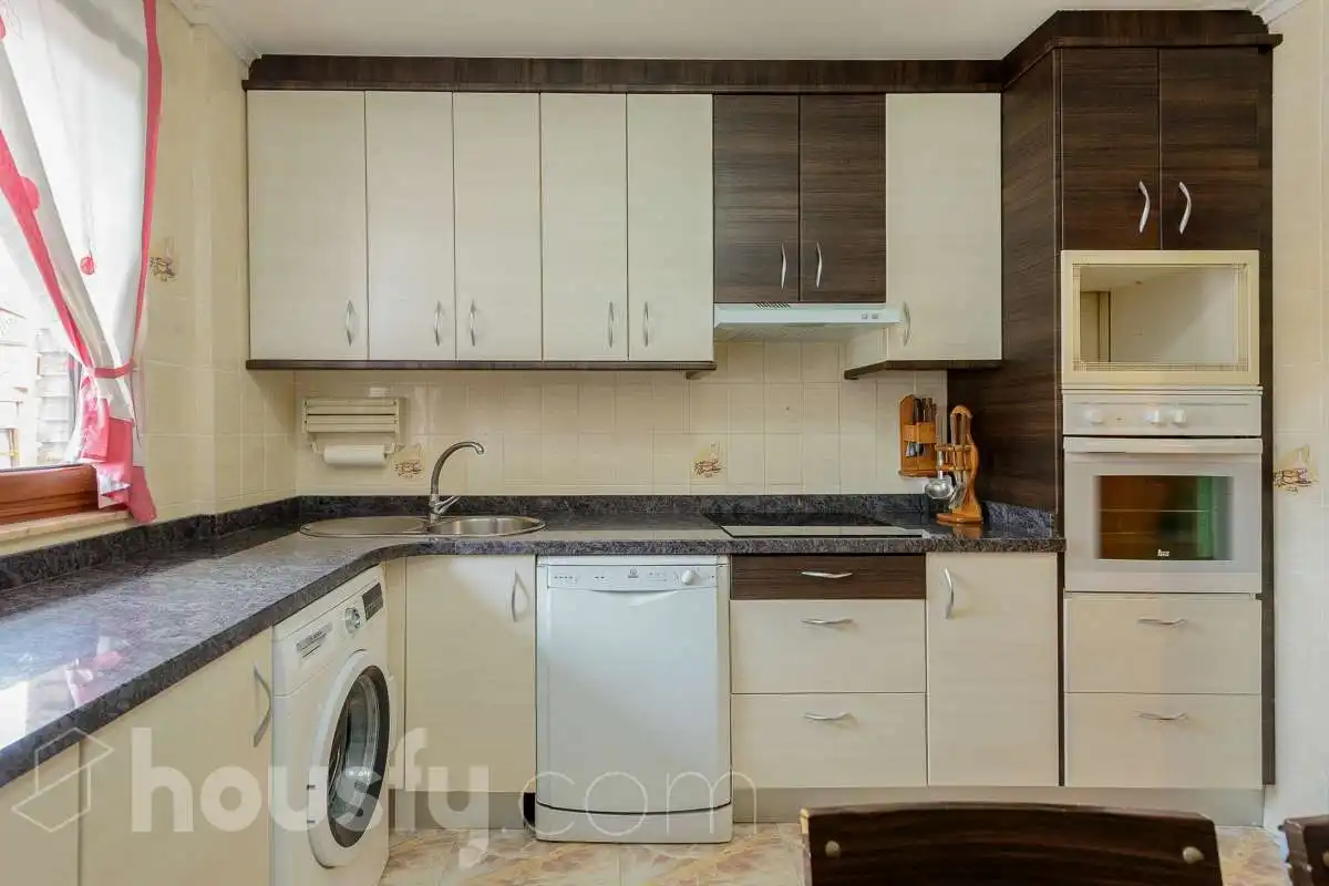Flat for sale in Calle Mieres, Sama