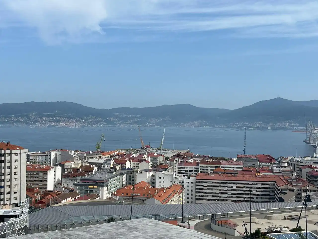 Vista exterior de Pis en venda en Vigo  amb Calefacció, Parquet i Terrassa