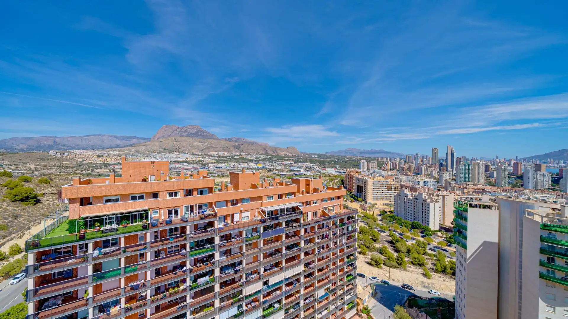 Attic for rent in Calle Ponent, Las Azaleas - Alkadir