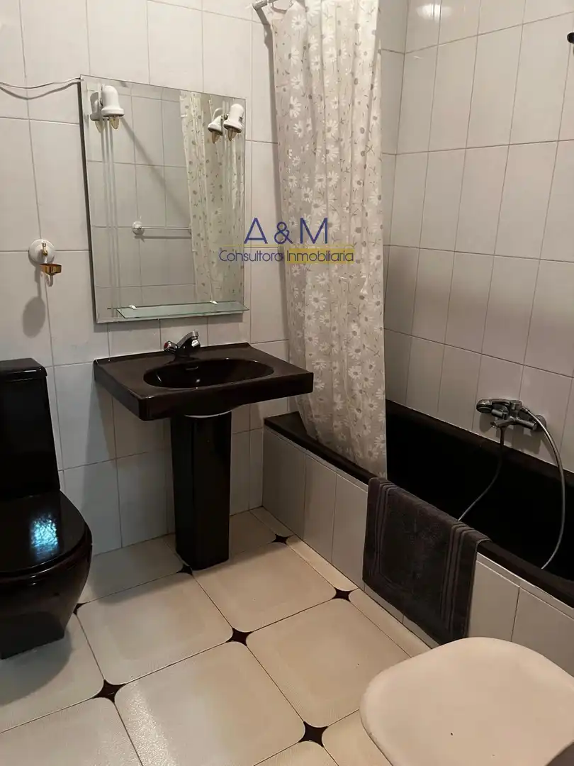 Badezimmer von Wohnung zum Verkauf in Nava del Rey mit Heizung und Abstellraum