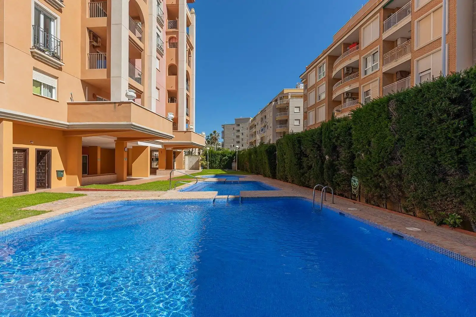 Apartament amb piscina en venda a Avenida Roentgen