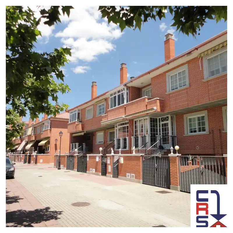 Vista exterior de Casa adosada en venta en Valladolid con Calefacción, Jardín privado y Parquet