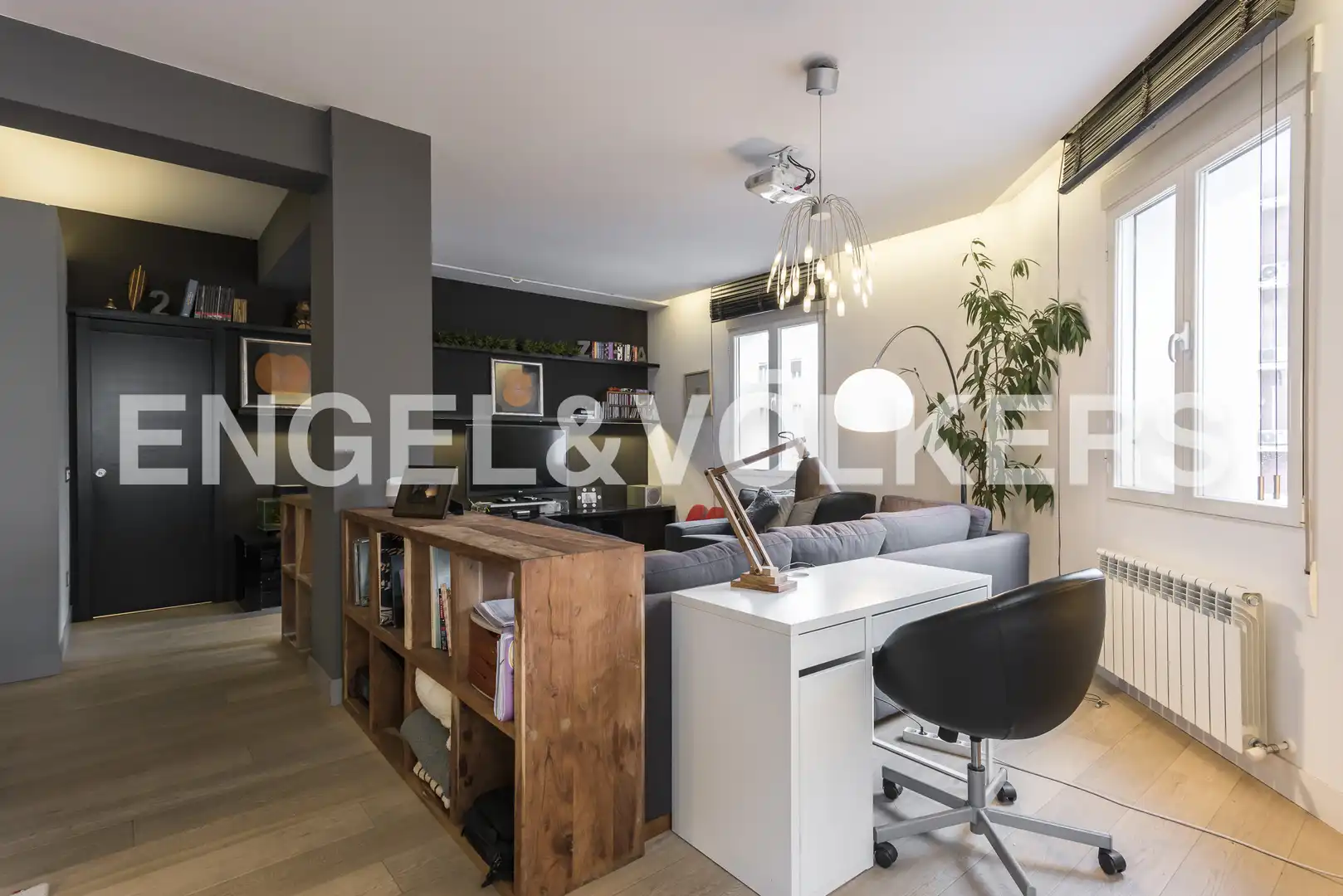 Living room of Flat for sale in Madrid  with Air Conditioner, Heating and Parquet flooring