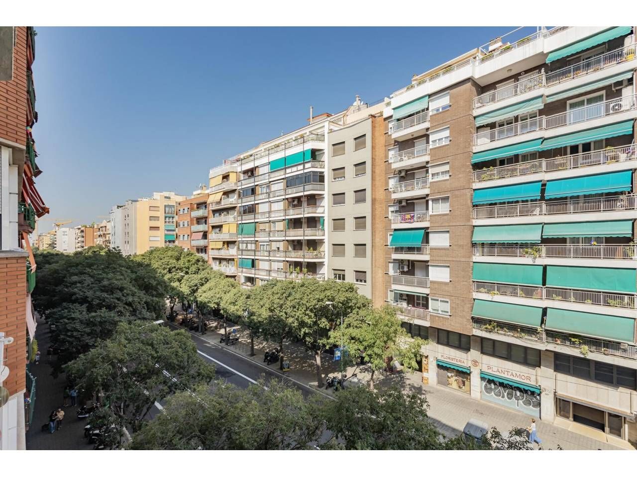 Vista exterior de Piso en venta en  Barcelona Capital con Calefacción y Balcón
