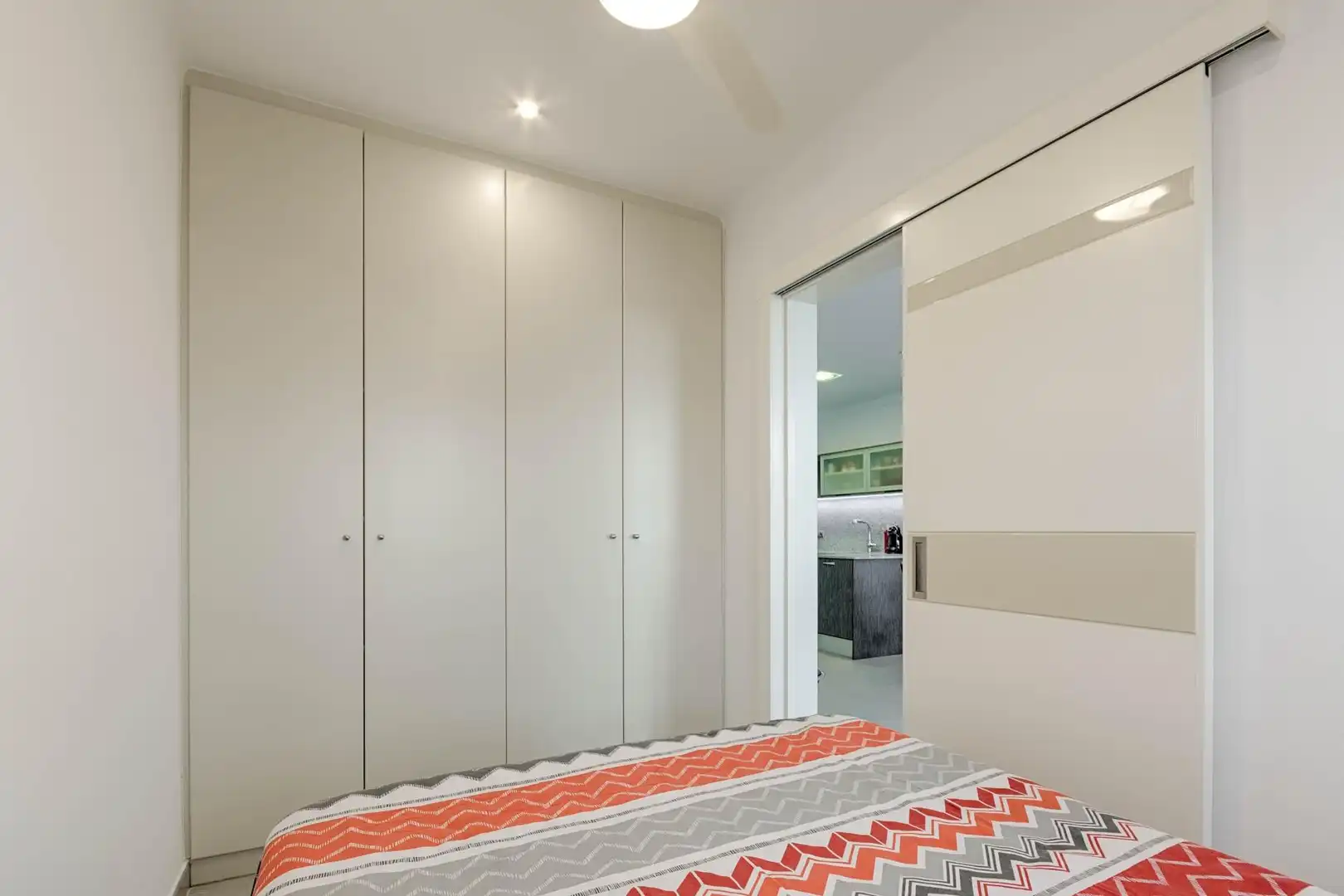 Schlafzimmer von Wohnungen zur Miete in Roses mit Klimaanlage, Terrasse und Möbliert