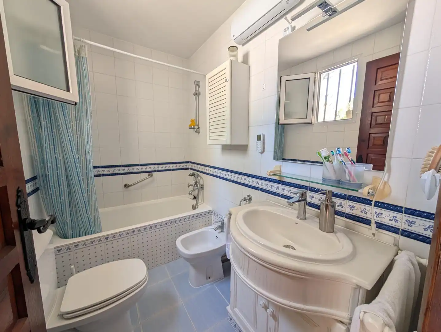 Bany de Casa o xalet en venda en Gandia amb Aire condicionat, Jardí privat i Terrassa