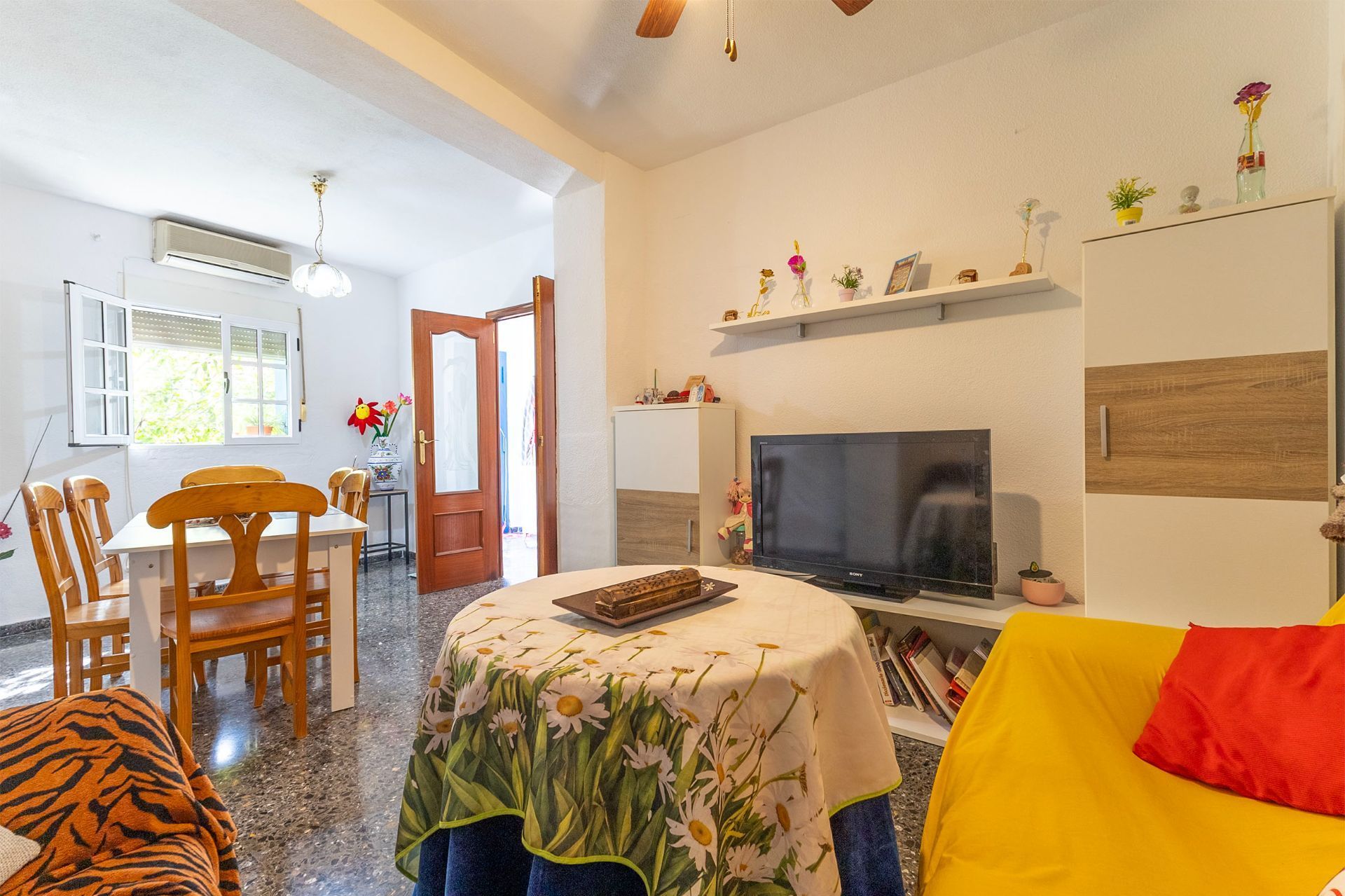 Living room of House or chalet for sale in Busot  with Air Conditioner, Private garden and Terrace