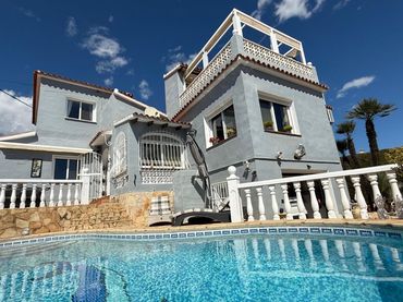 Villa avec balcon à vendre à Cometa