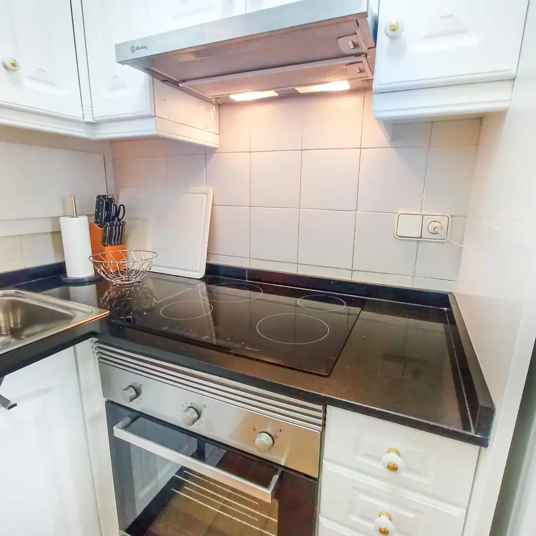 Cocina de Apartamento de alquiler en L'Alfàs del Pi con Aire acondicionado, Jardín privado y Terraza