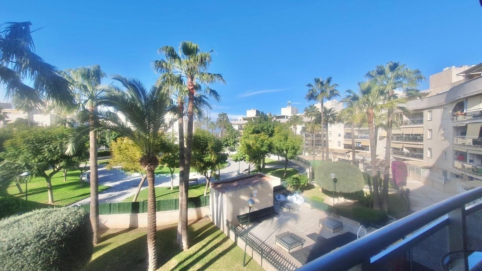 Vista exterior de Piso en venta en Málaga Capital con Aire acondicionado, Terraza y Piscina comunitaria