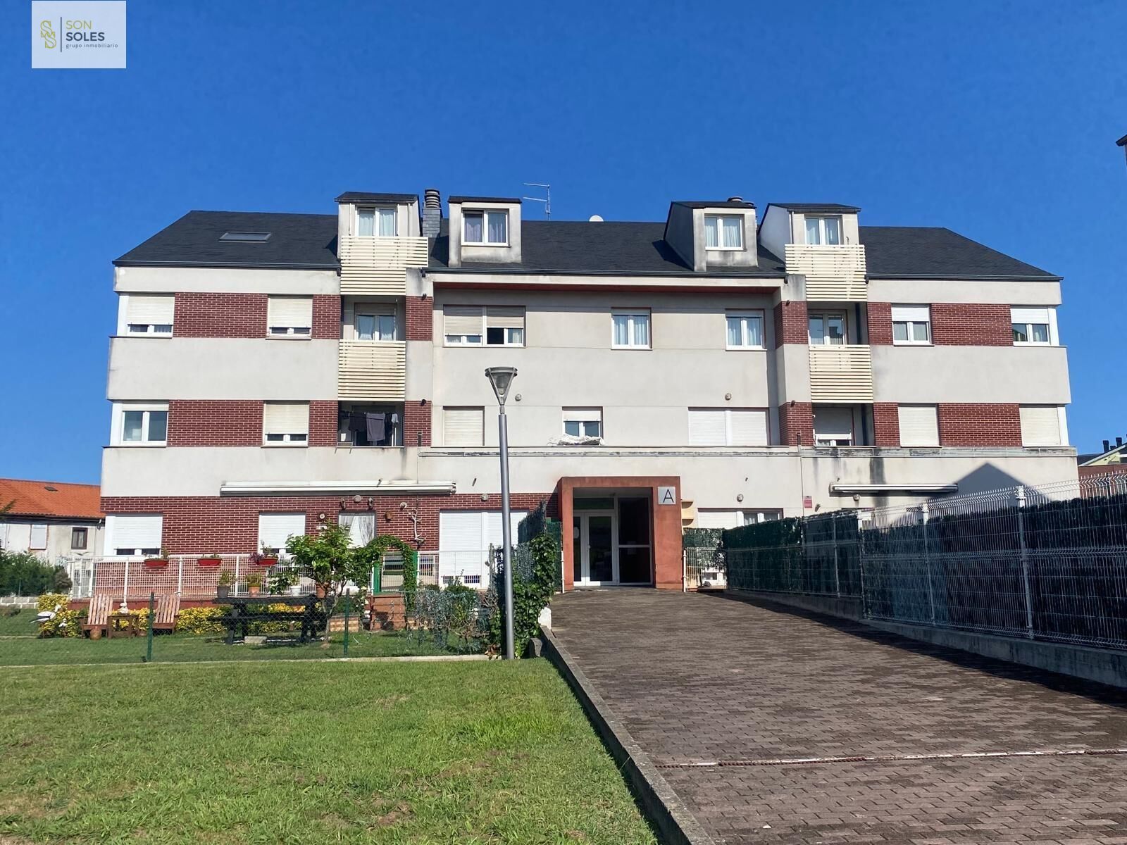 Vista exterior de Pis en venda en Polanco amb Calefacció, Jardí privat i Alarma