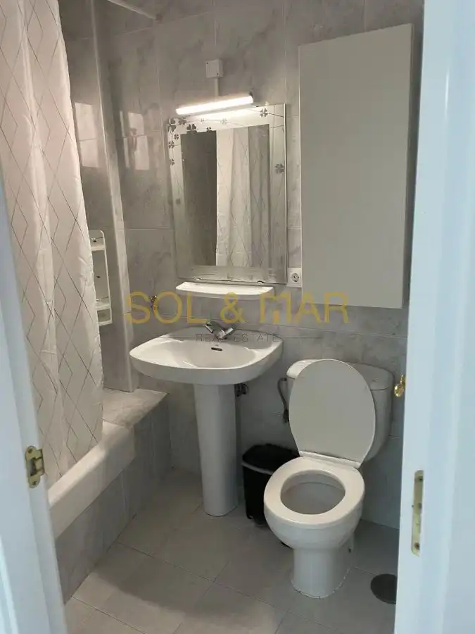 Bany de Apartament de lloguer en Benalmádena amb Aire condicionat i Terrassa