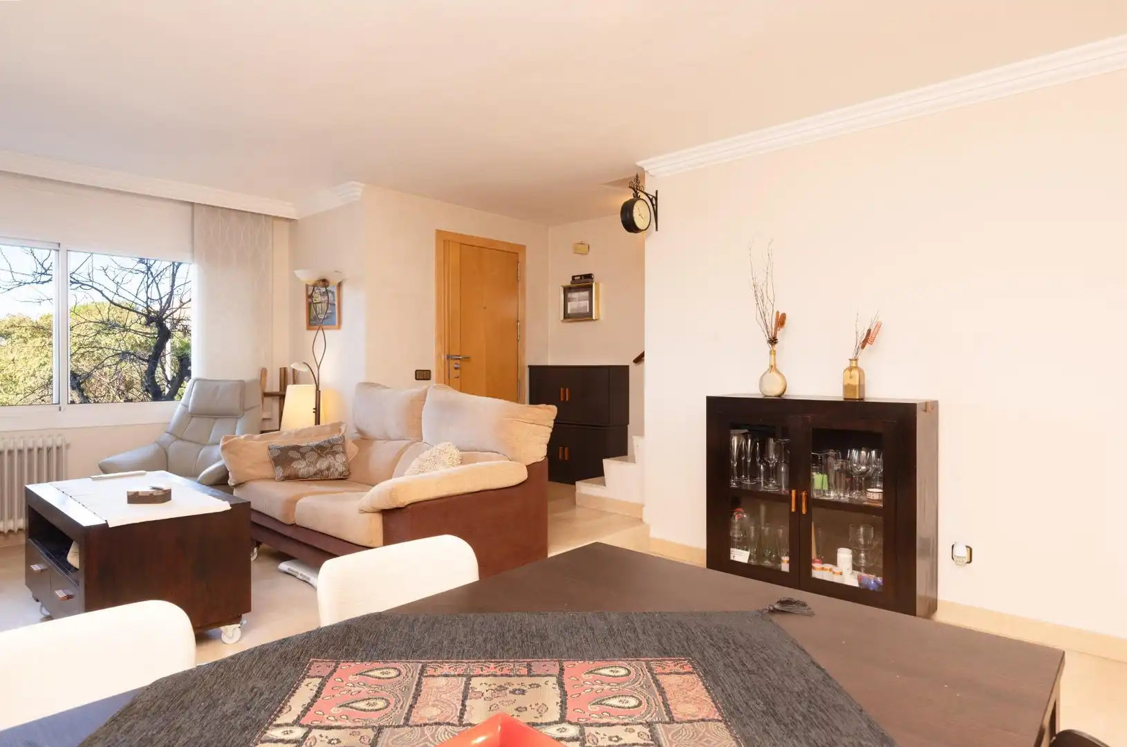 Wohnzimmer von Einfamilien-Reihenhaus zum Verkauf in Santa Perpètua de Mogoda mit Klimaanlage, Heizung und Abstellraum