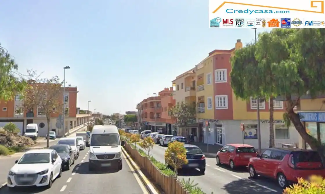 Vista exterior de Piso en venta en San Isidro