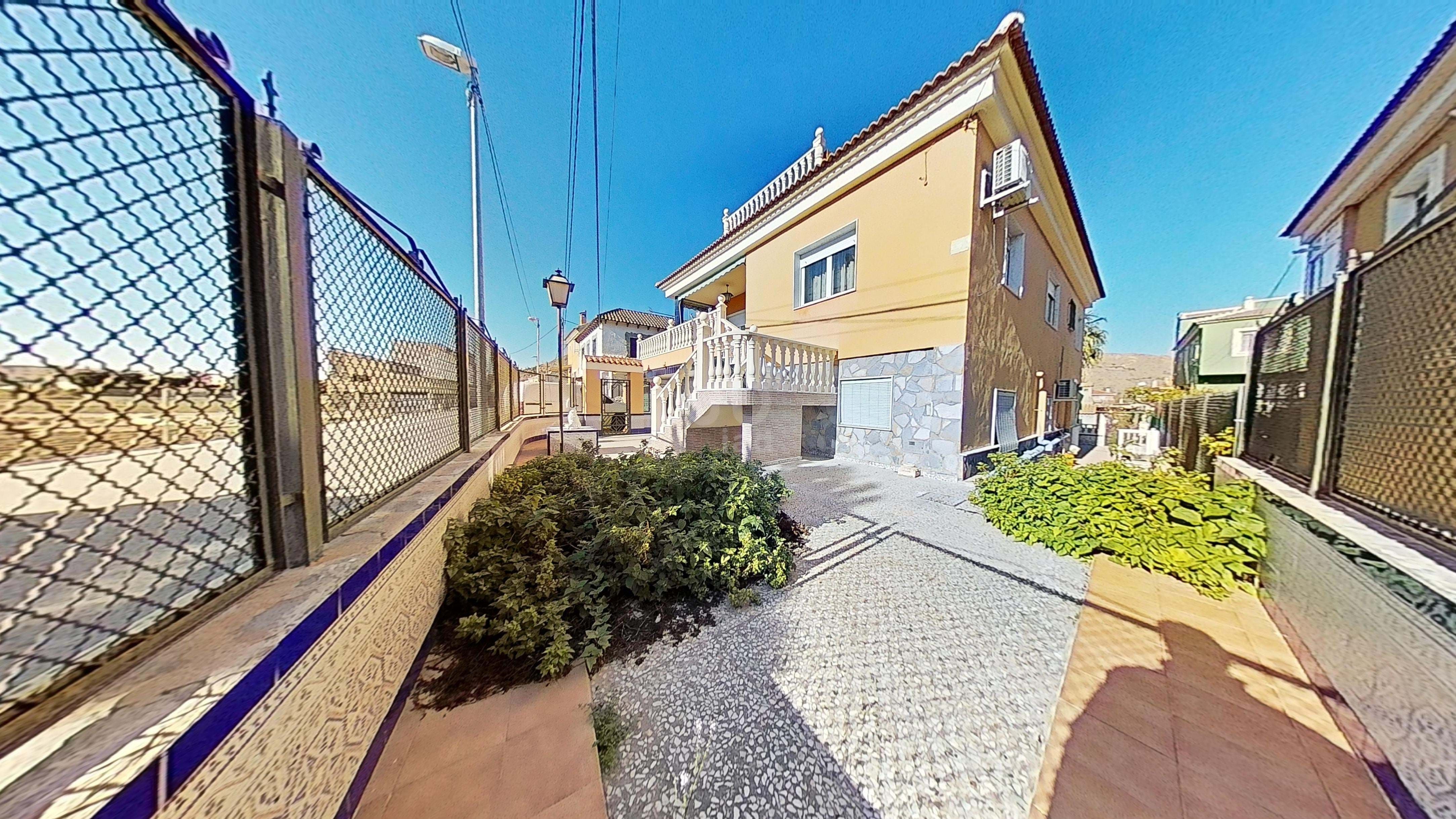 Vista exterior de Casa o xalet en venda en Orihuela amb Aire condicionat, Calefacció i Terrassa