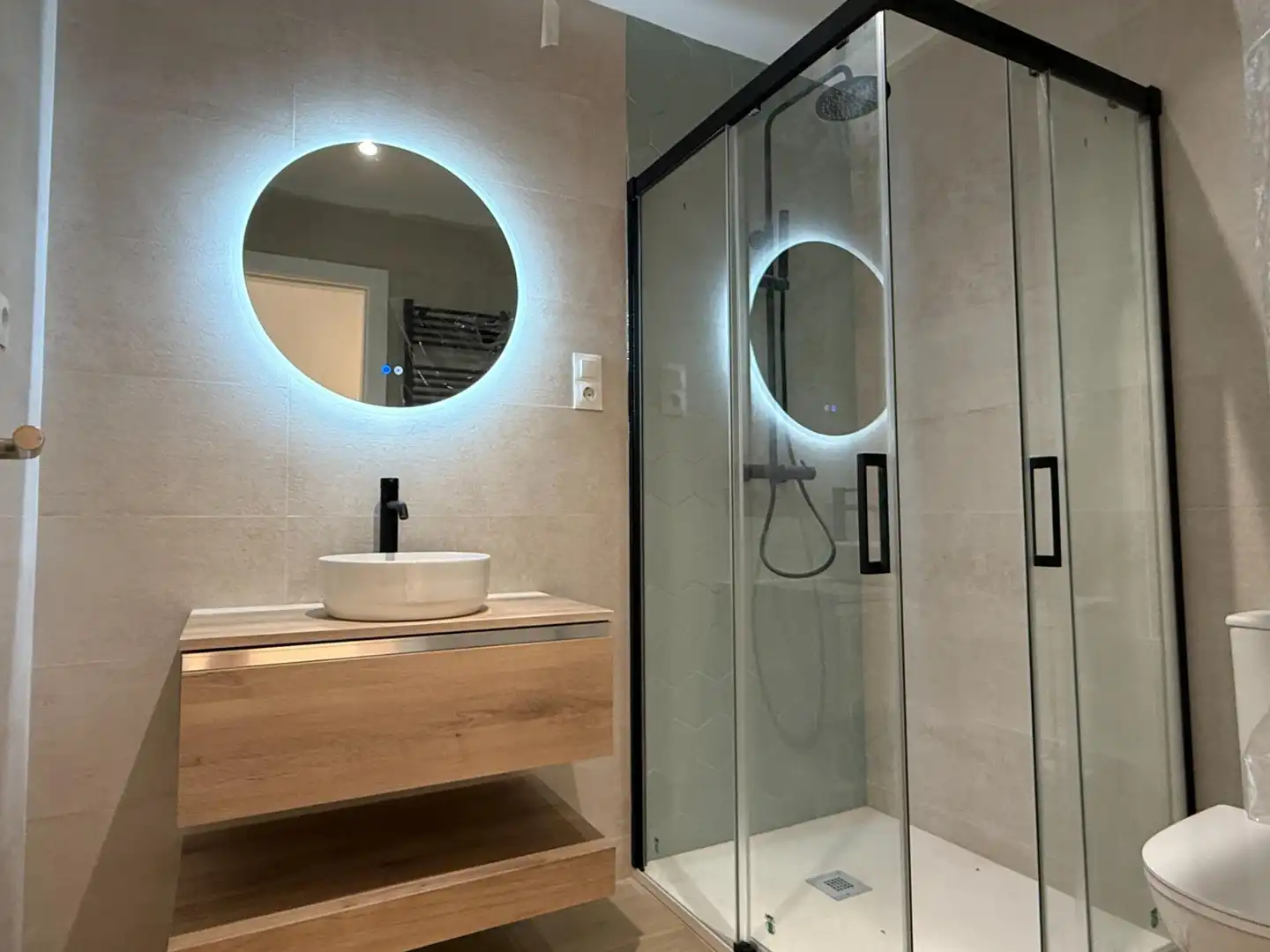 Bathroom of Flat for sale in Sabadell  with Parquet flooring and Terrace