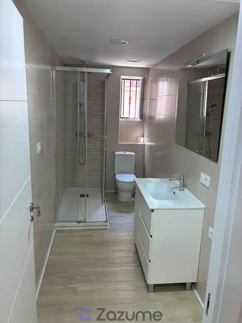Baño de Piso de alquiler en Madrid con Aire acondicionado, Calefacción y Horno