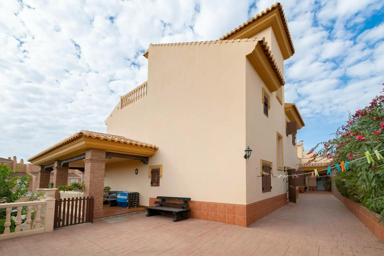 Vista exterior de Casa o xalet en venda en Rincón de la Victoria amb Aire condicionat, Jardí privat i Terrassa