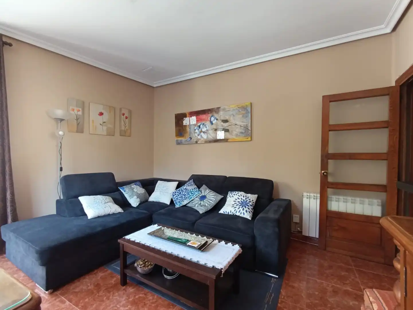 Sala d'estar de Pis en venda en Oviedo  amb Calefacció