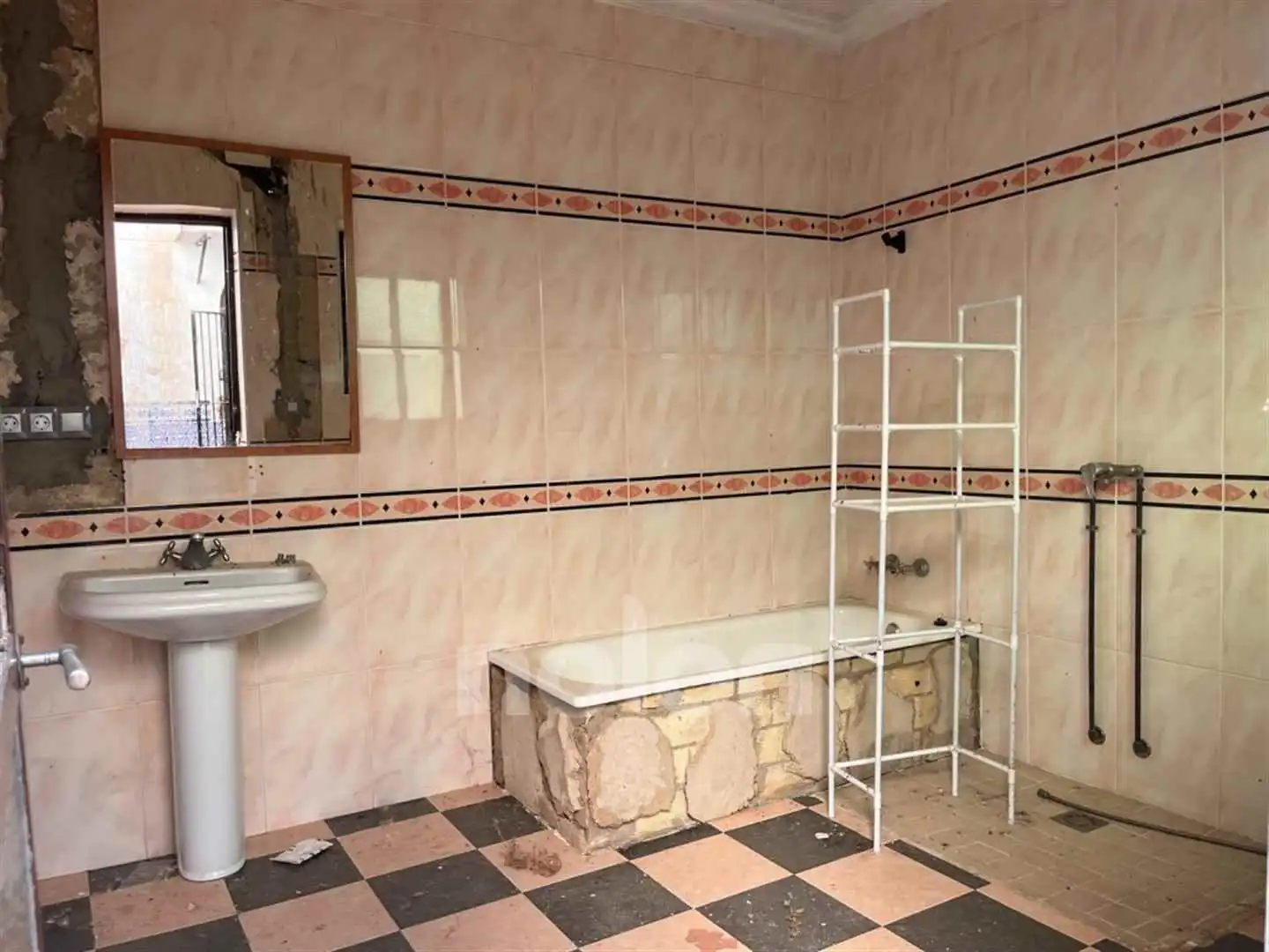 Bany de Casa adosada en venda en La Puebla de Cazalla amb Jardí privat i Piscina