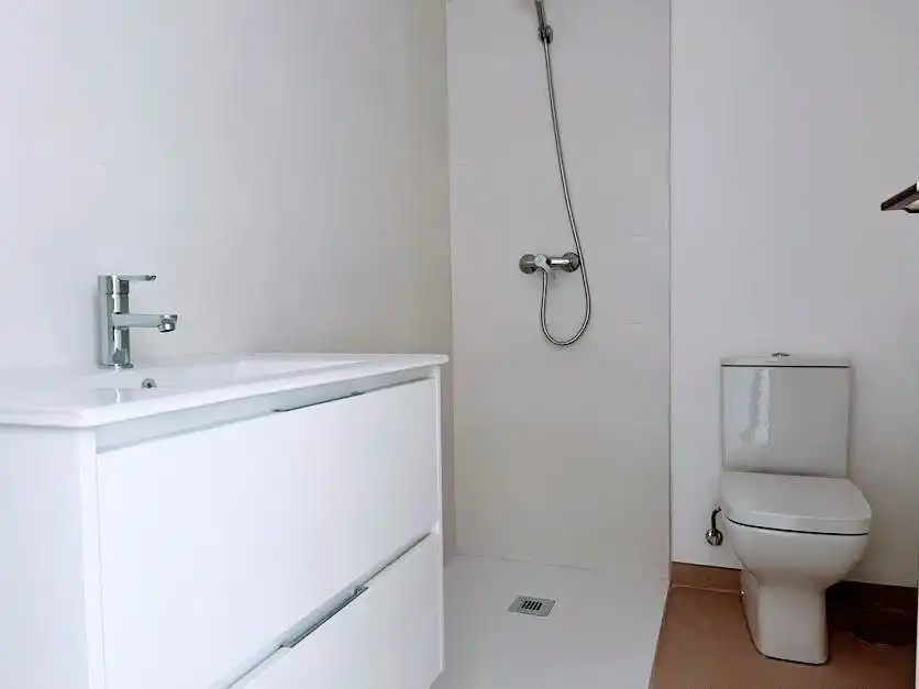 Baño de Piso de alquiler en Madrid con Aire acondicionado, Calefacción y Trastero