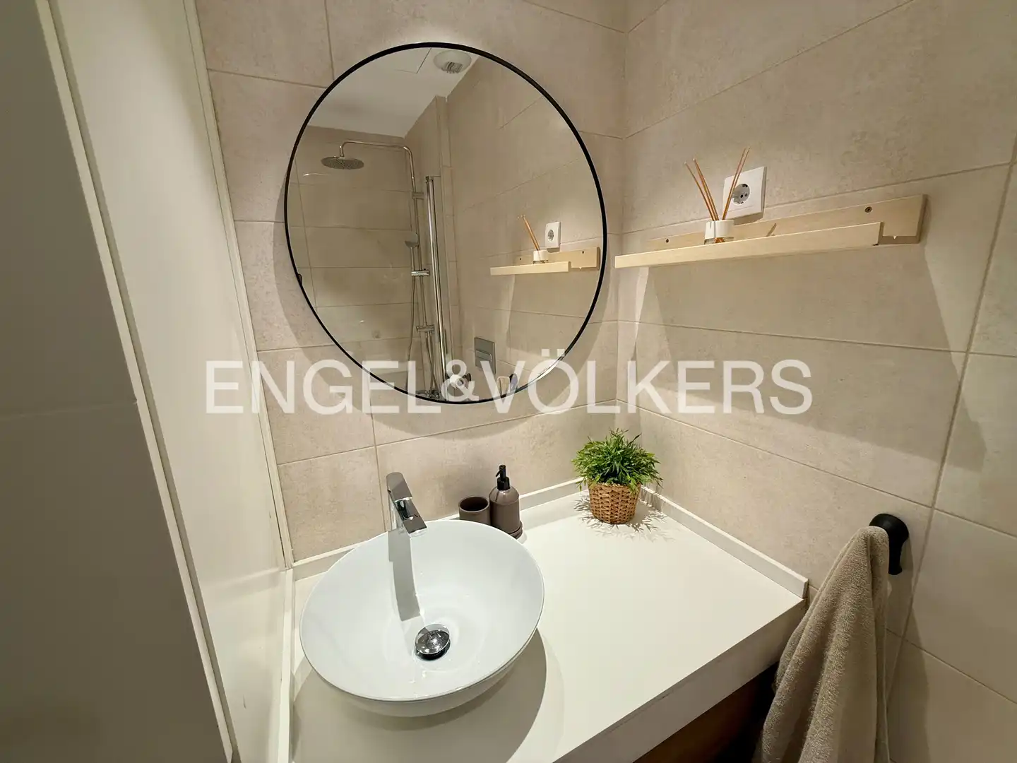 Bathroom of Flat for rent in Madrid  with Air Conditioner, Heating and Terrace