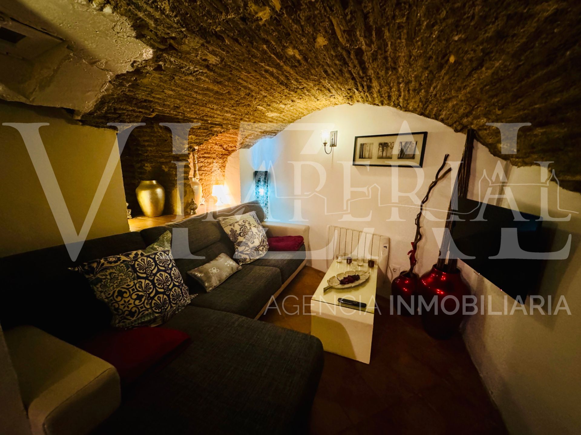 Flat for sale in  Toledo Capital  with Air Conditioner, Heating and Furnished