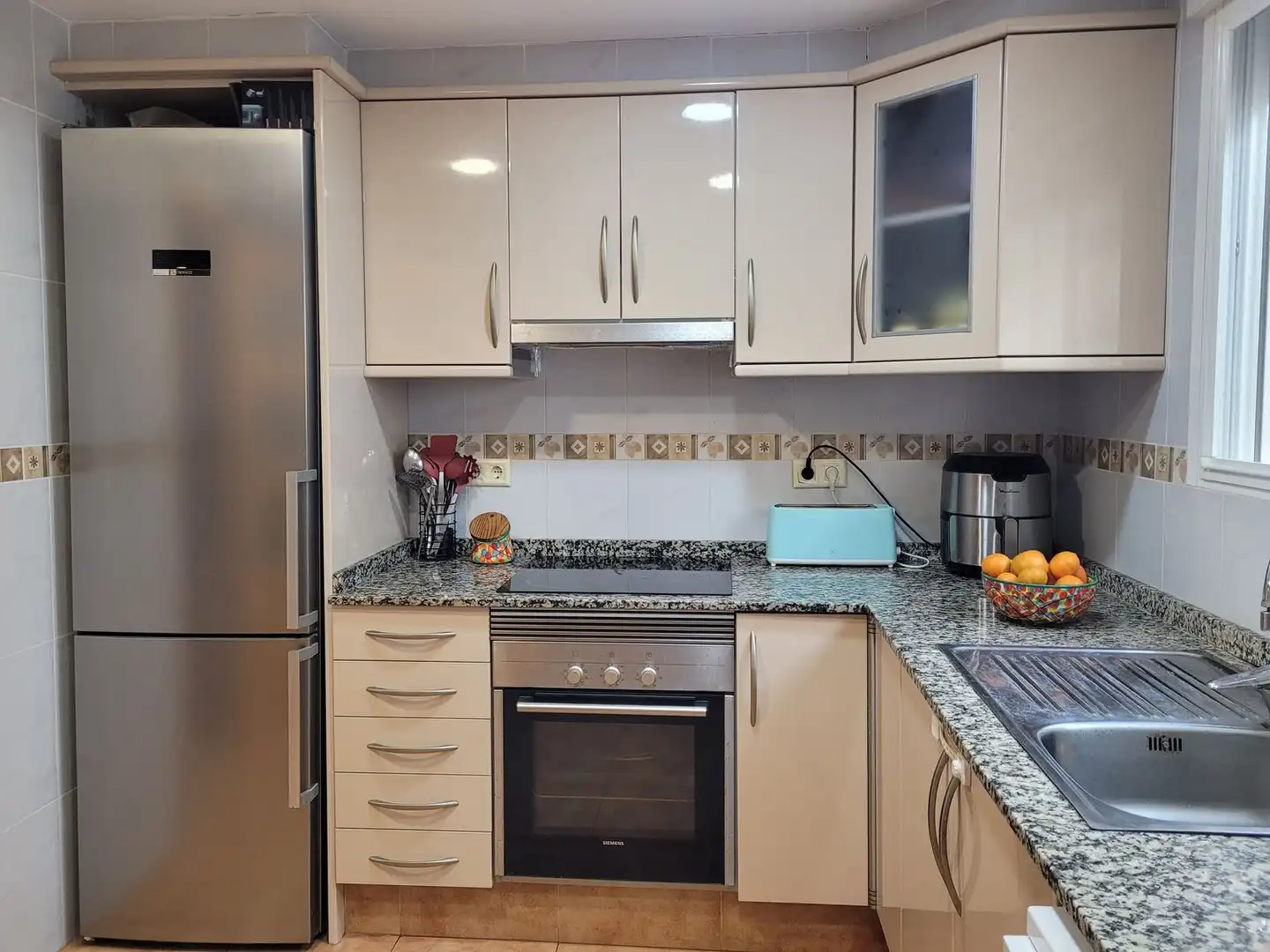 Cuina de Casa o xalet en venda en Benicasim / Benicàssim amb Aire condicionat, Jardí privat i Terrassa