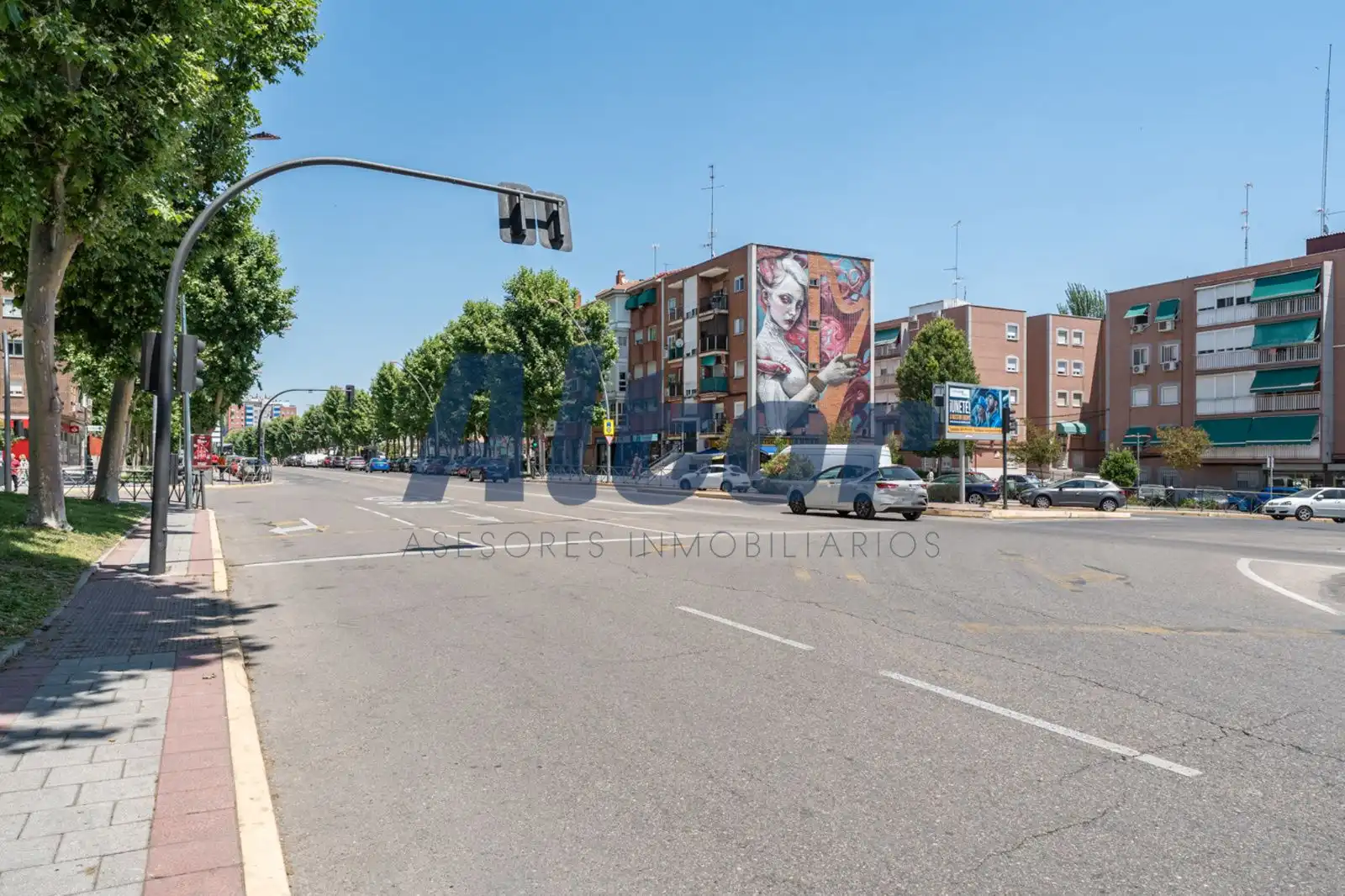 Vista exterior de Local en venda en Fuenlabrada amb Aire condicionat, Moblat i Internet