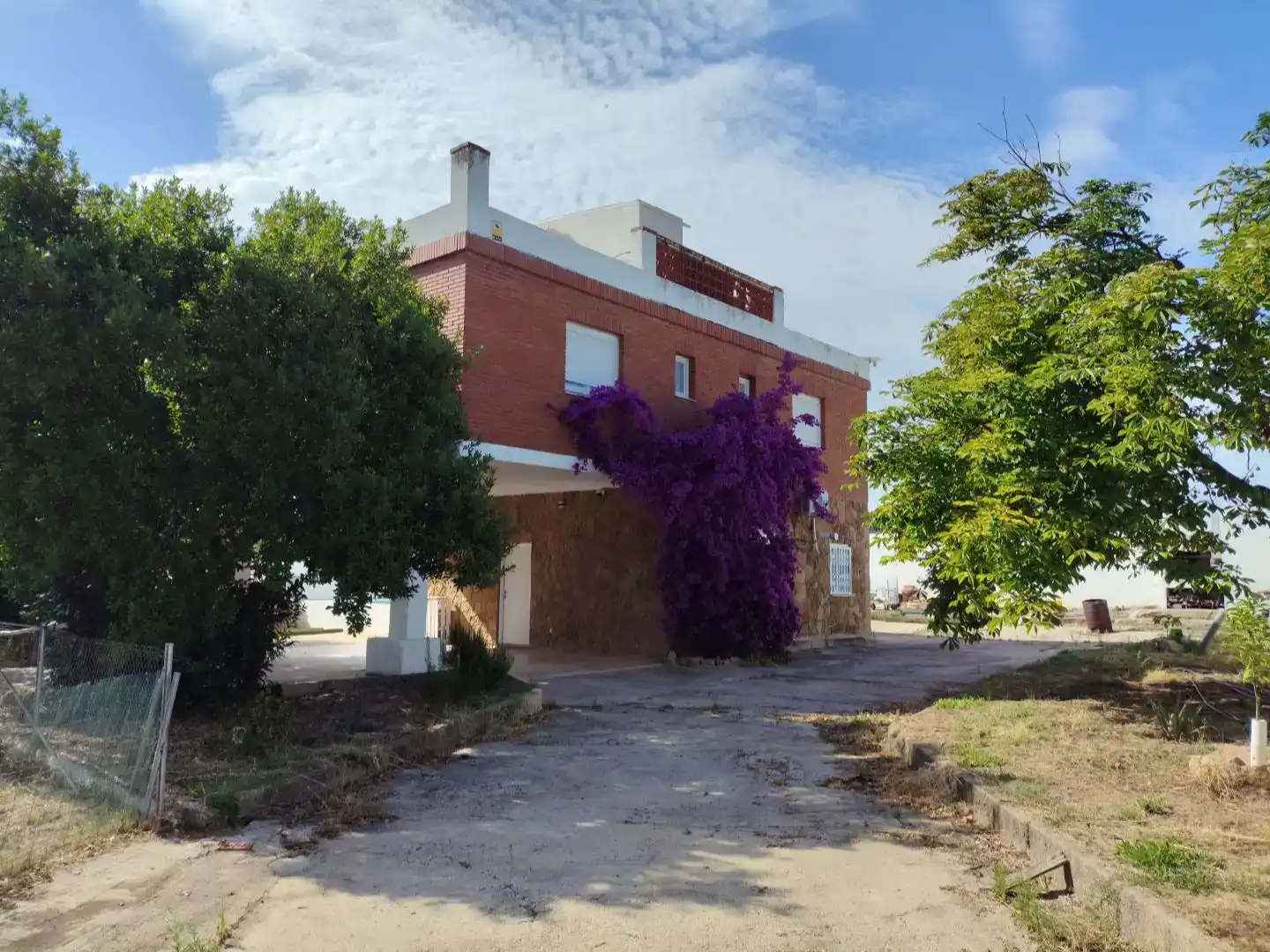 Vista exterior de Casa o xalet en venda en Torrent amb Aire condicionat, Jardí privat i Traster