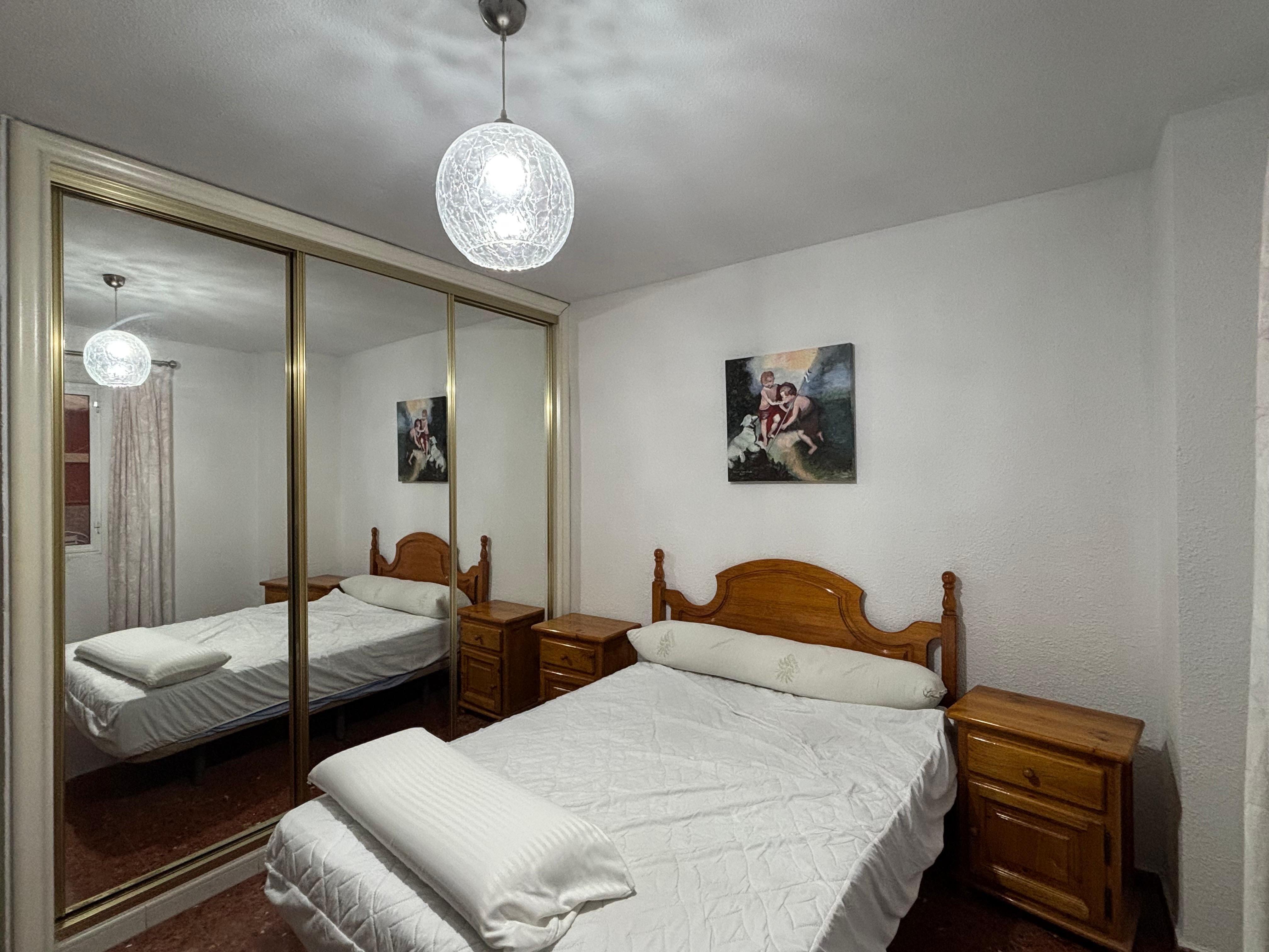 Habitación de Piso de alquiler en Montequinto con Terraza, Piscina y Amueblado