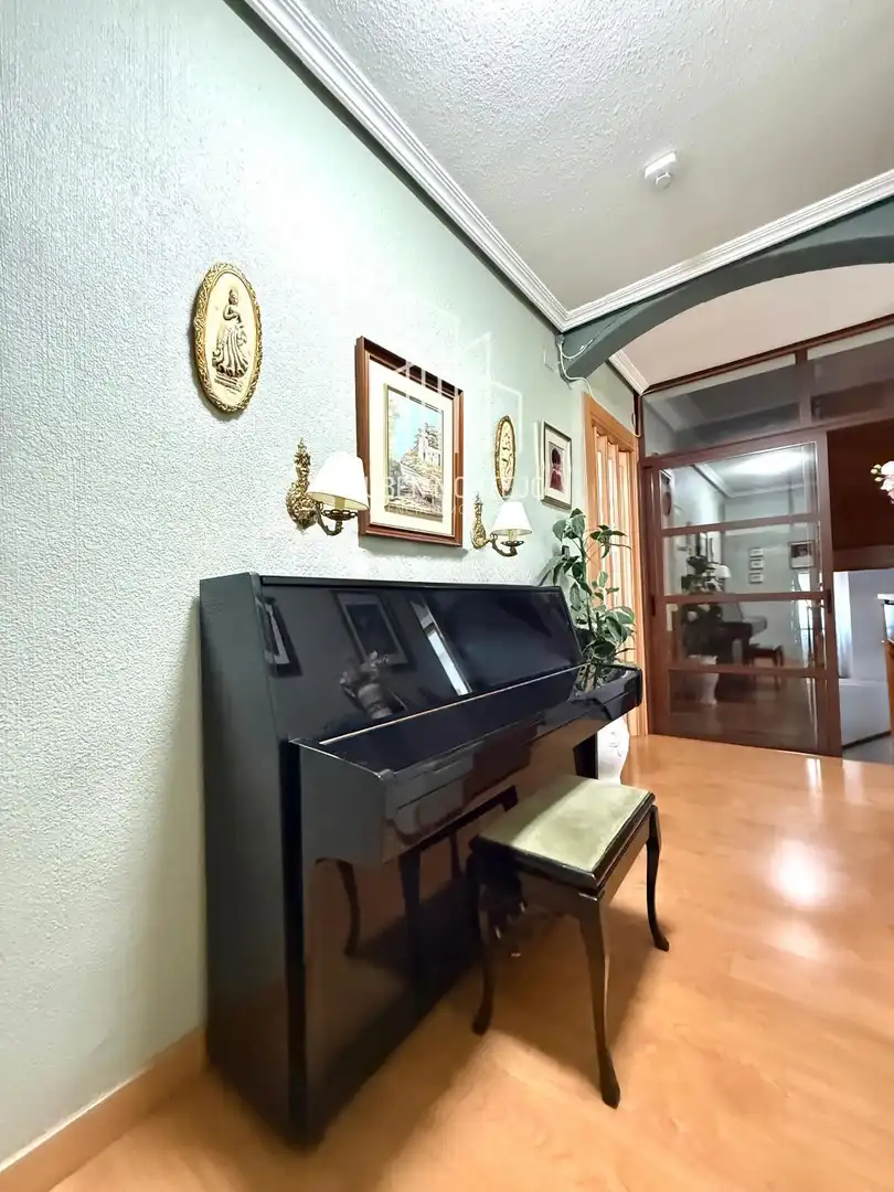 Einfamilien-Reihenhaus zur Miete in Salamanca mit Heizung, Terrasse und Abstellraum