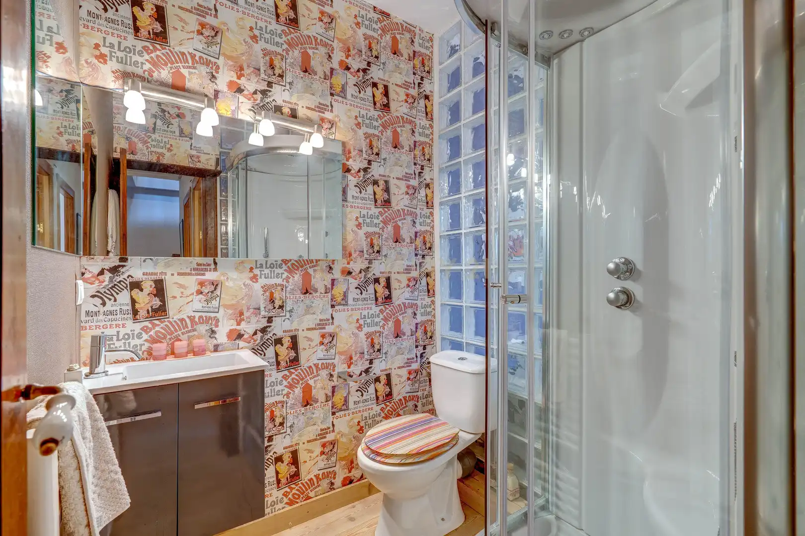 Badezimmer von Einfamilien-Reihenhaus zum Verkauf in Anguciana mit Privatgarten, Abstellraum und Schwimmbad