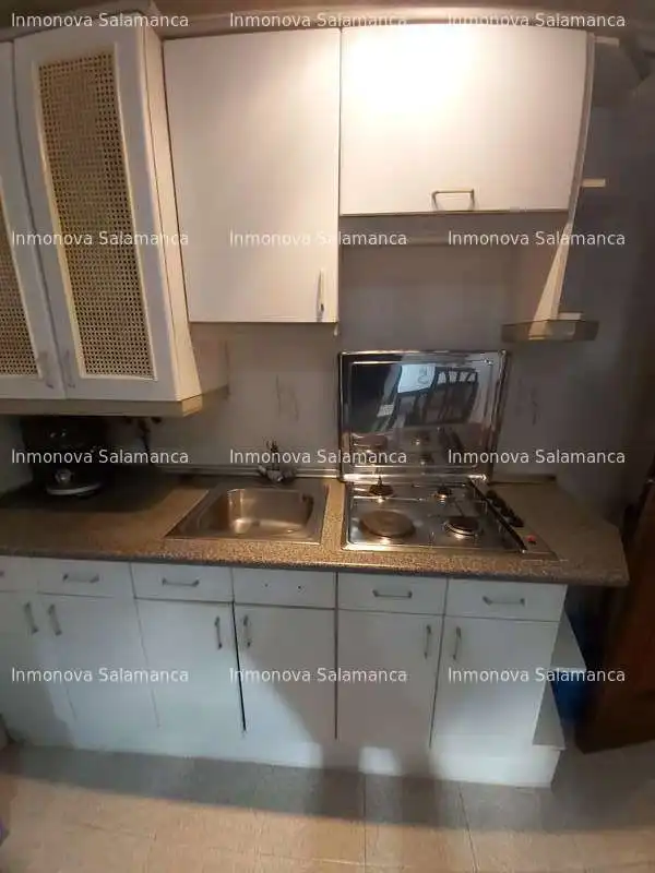 Cocina de Apartamento de alquiler en Salamanca con Calefacción y Amueblado