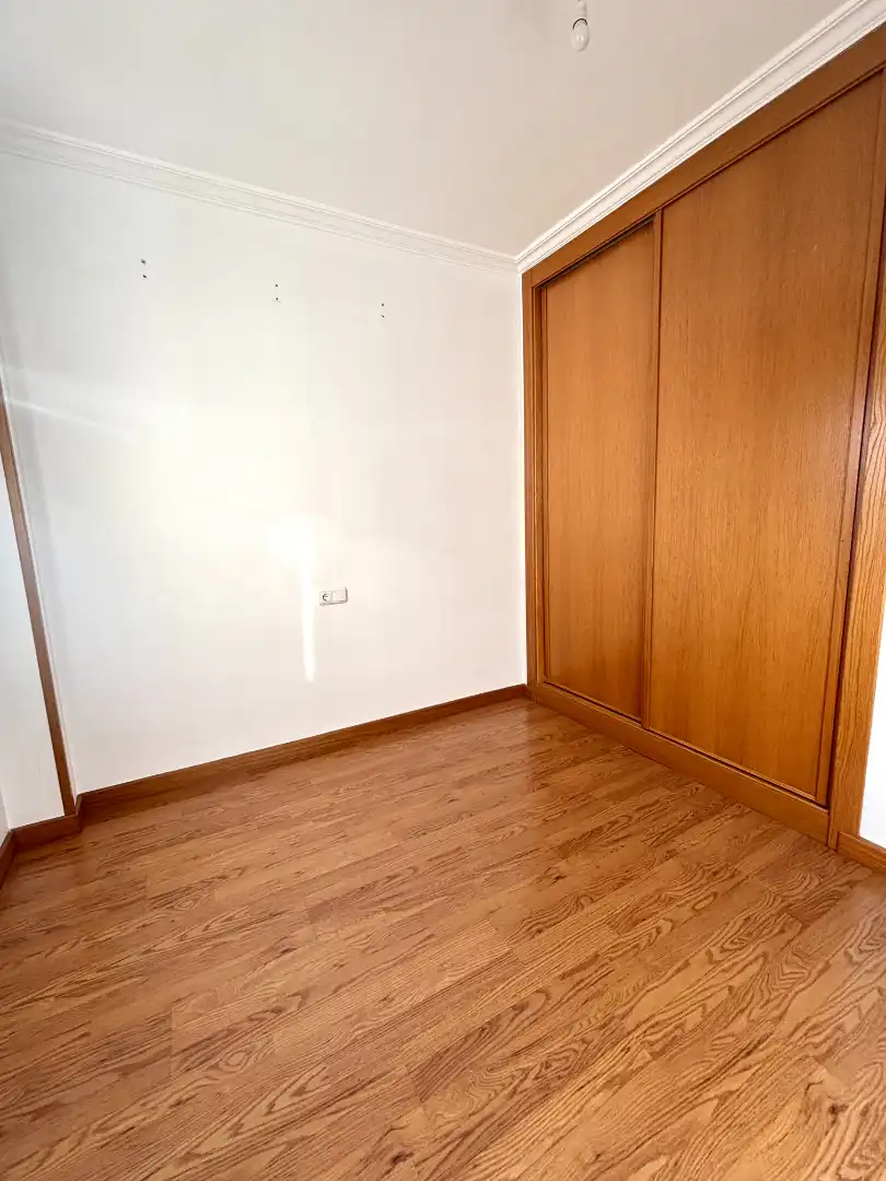Habitación de Apartamento en venta en Plasencia con Calefacción, Jardín privado y Parquet