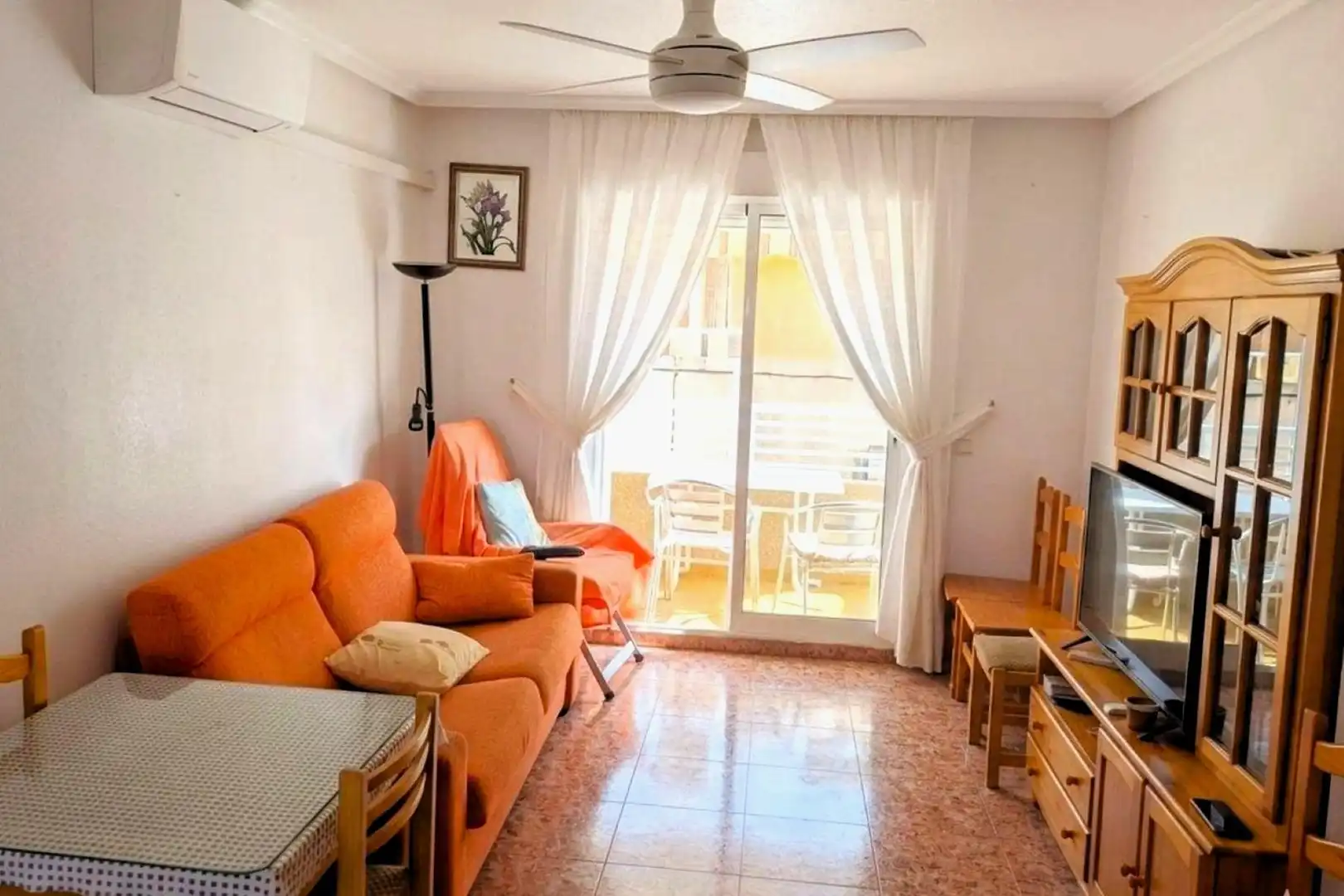 Sala de estar de Apartamento en venta en Torrevieja con Aire acondicionado, Calefacción y Amueblado