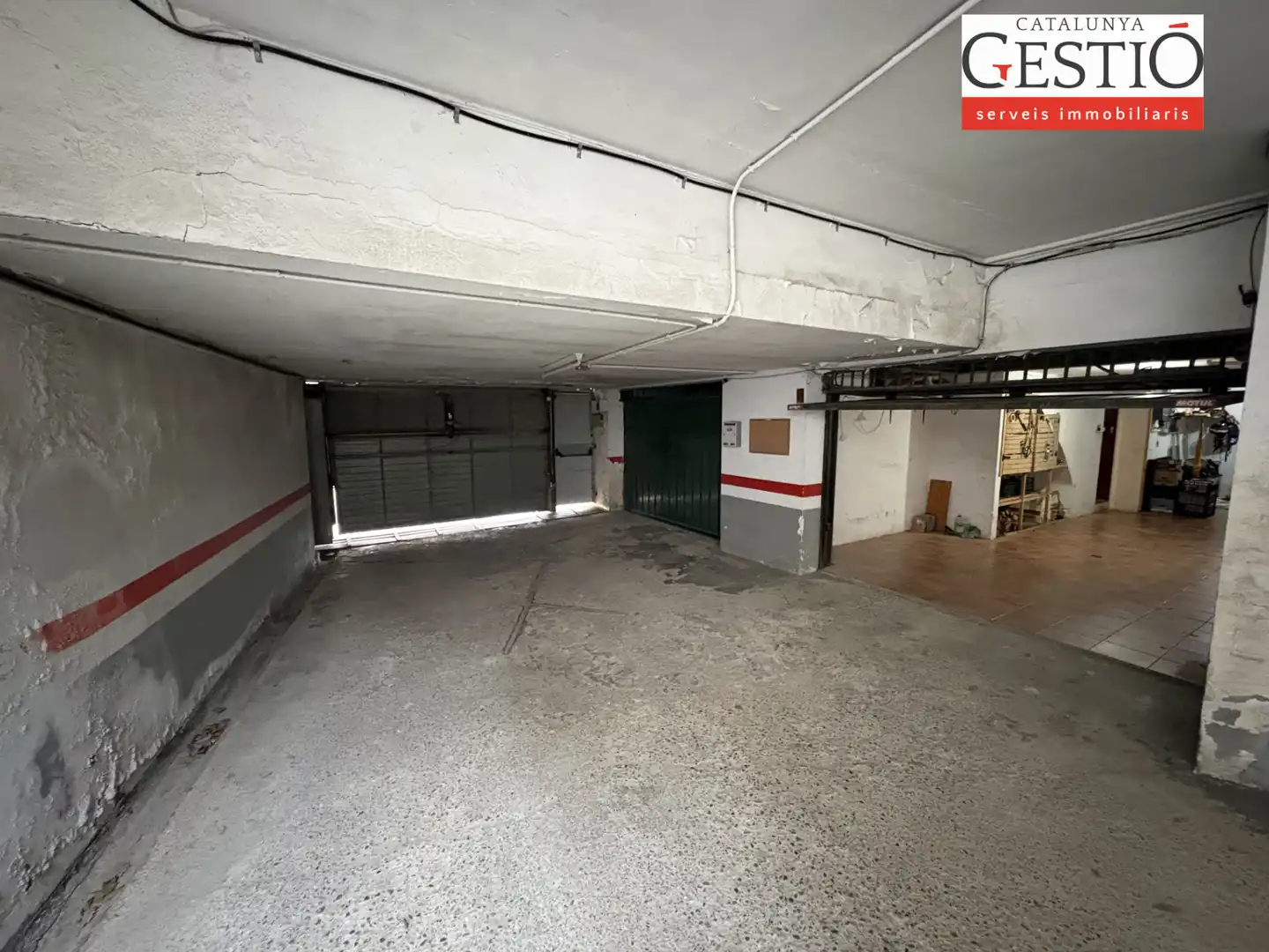 Parkplatz von Einfamilien-Reihenhaus zum Verkauf in Corbera de Llobregat mit Heizung, Privatgarten und Terrasse