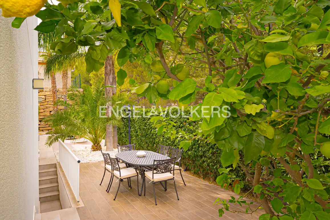 Detached house with pool for sale in Calle Copenhague, imagen 6