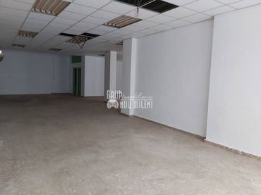 Local comercial en venda a Calle  MAESTRA INES MIR