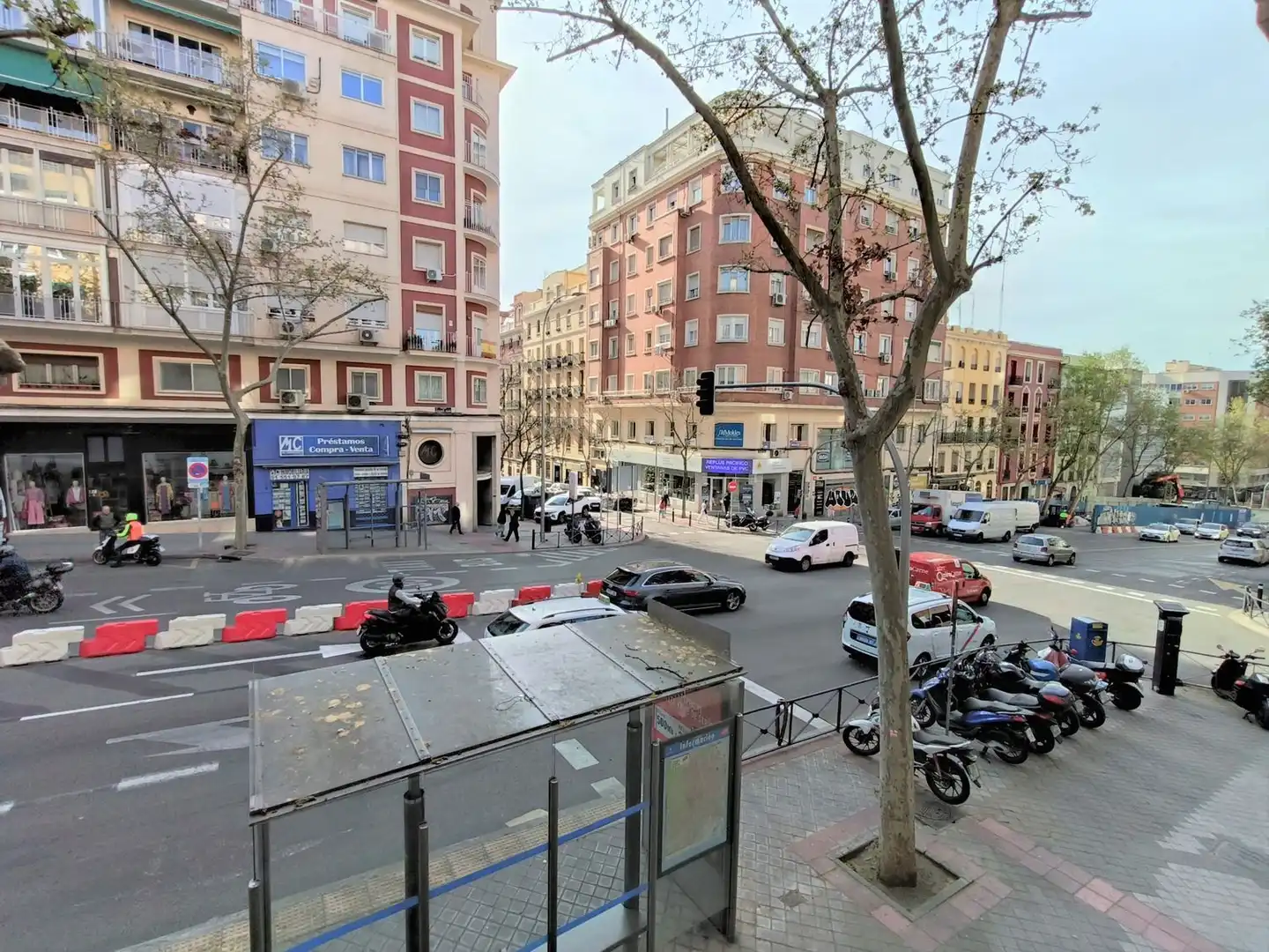 Vista exterior de Piso de alquiler en Madrid con Calefacción