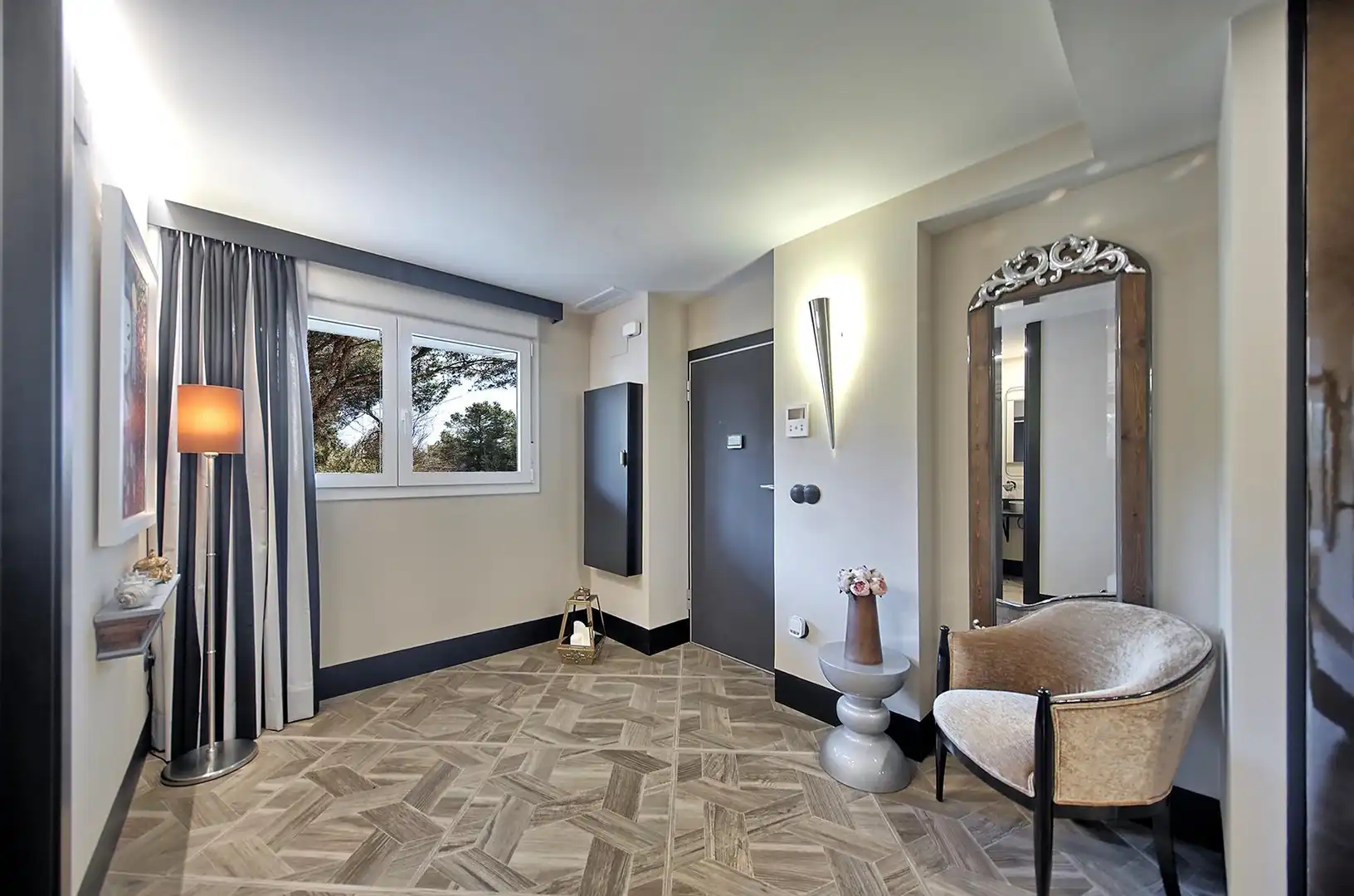 Ground floor for sale in Valencia  with Air Conditioner, Heating and Alarm