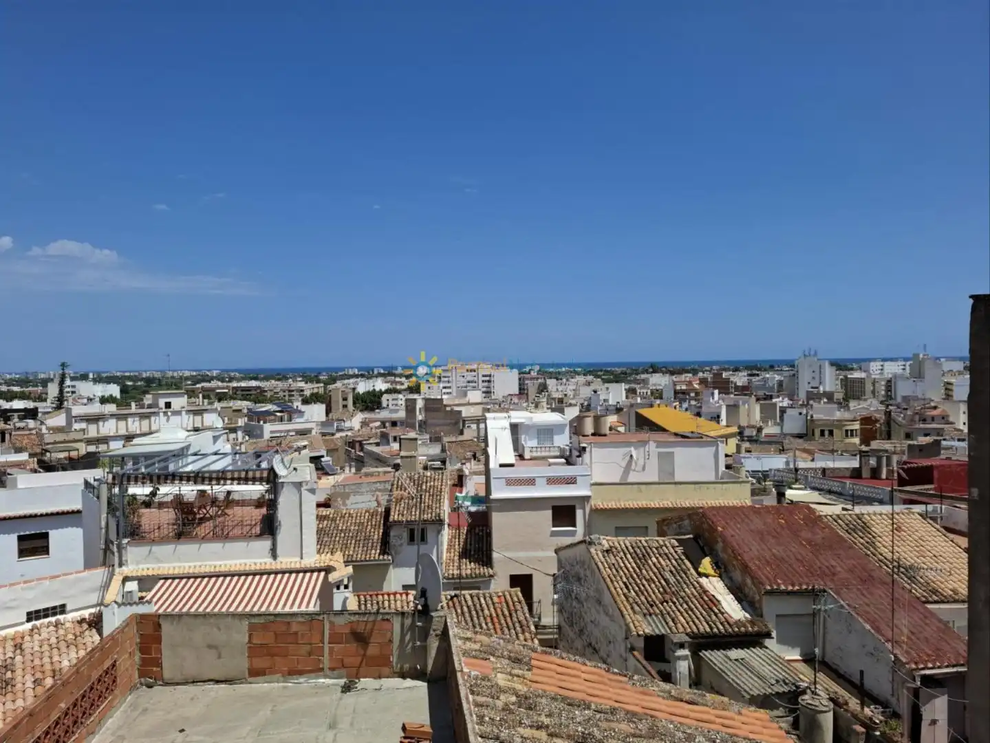 Vista exterior de Casa adosada en venda en Oliva amb Aire condicionat i Terrassa